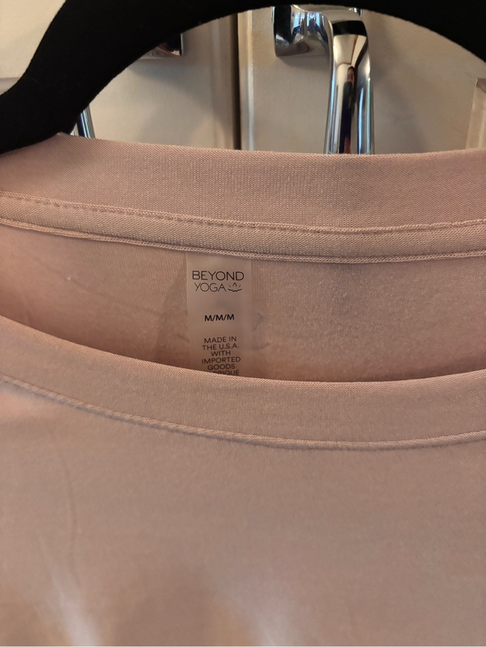 NWT- Beyond Yoga Women’s pale Pink Heather Featherweight Cropped Tee - Picture 10 of 11
